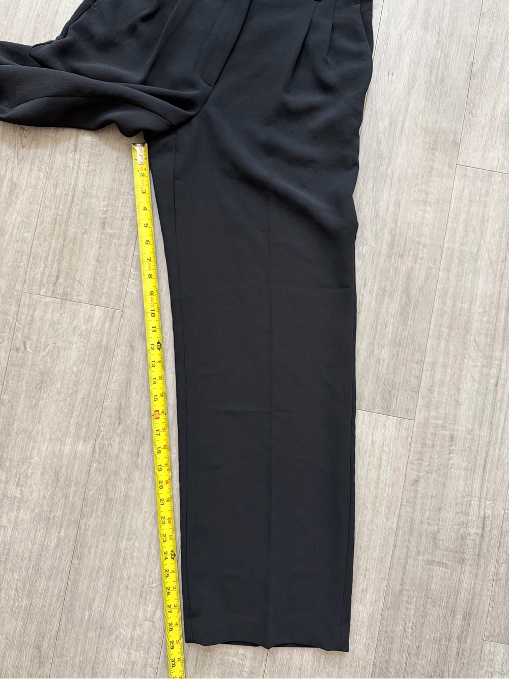 Aritzia The Effortless Pant Flex- Crepette in Black Size 8 Short - Picture 11 of 14